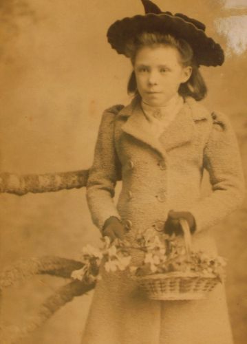 Portrait of Amy Ellen Burton as a young girl, aged about 11 years (c.1893). Image very kindly provided by Peter Grint.